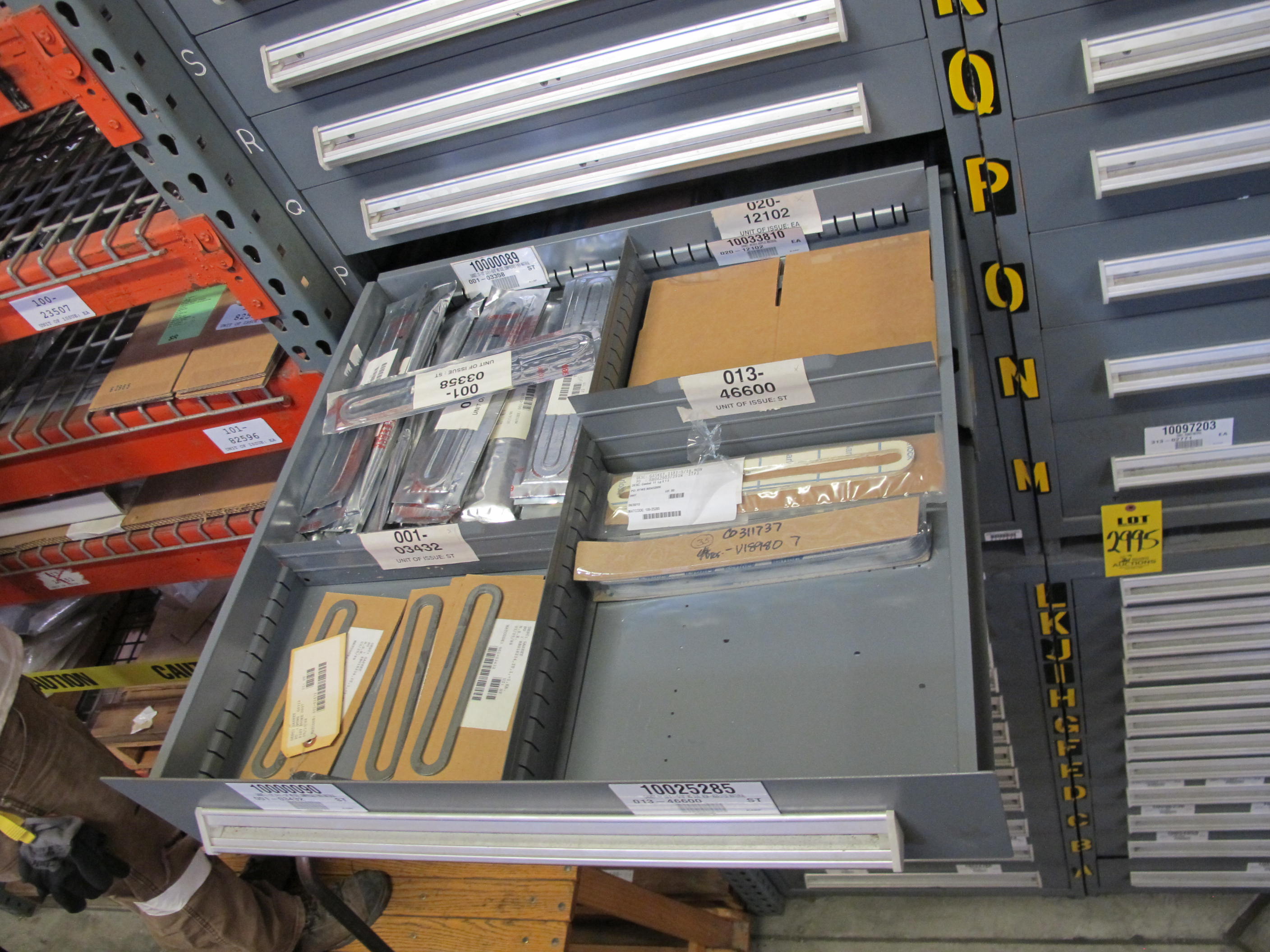 STANLEY VIDMAR HEAVY DUTY 12-DRAWER PARTS CABINET W/ CONTENTS (W-50) LOADING & HANDLING FEE $25-